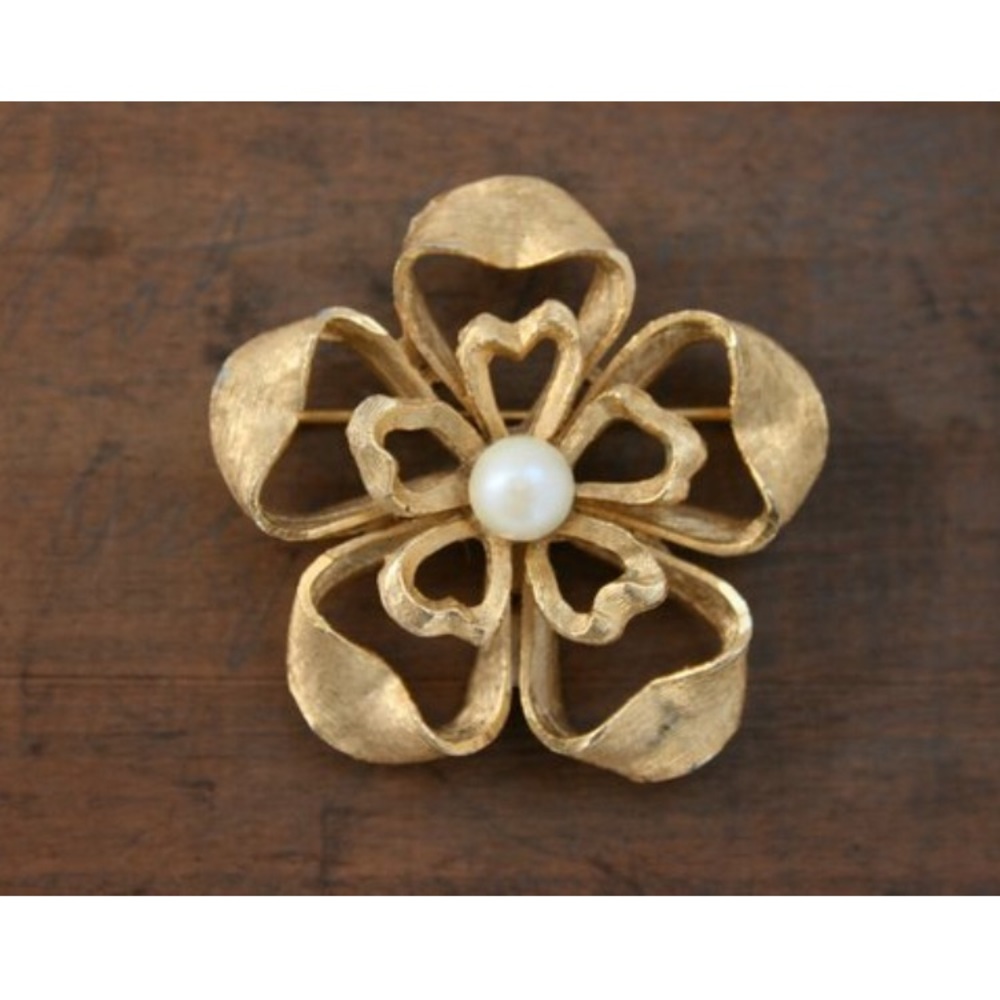 VTG Signed BSK Flower Brooch with Faux Pearl